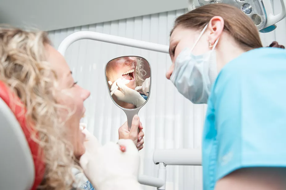 Лечение зубов у людей с артериальной гипертензией: ограничения и запреты